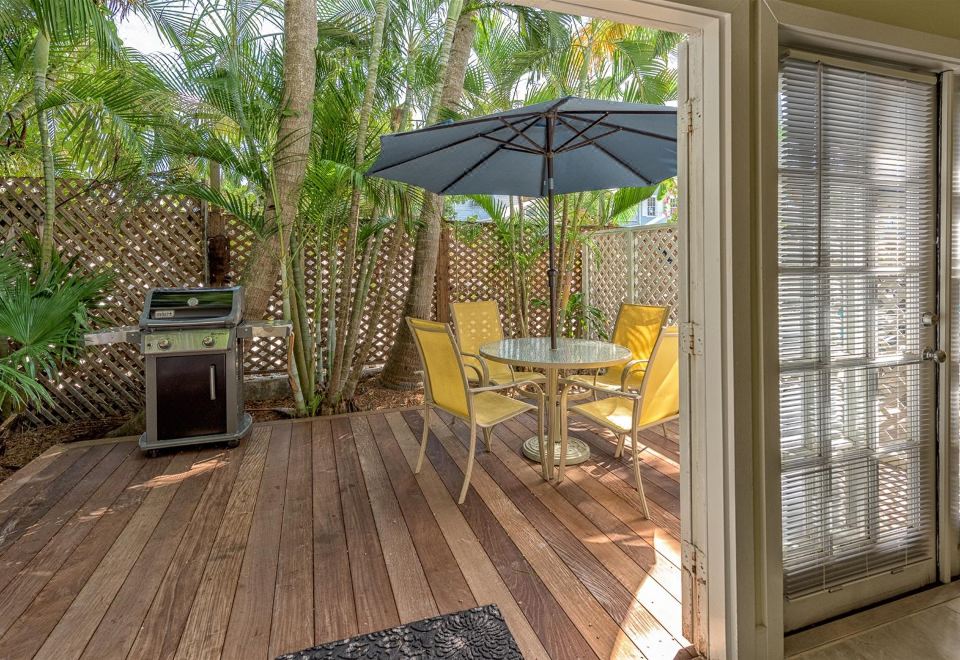 Hotel Private Deck, Full Kitchen, and Heated Pool - Charming Retreat, Exterior, Garden