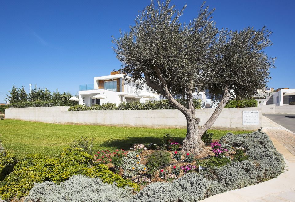 Hotel Paradise Cove Luxurious Beach Villas, Exterior, Garden