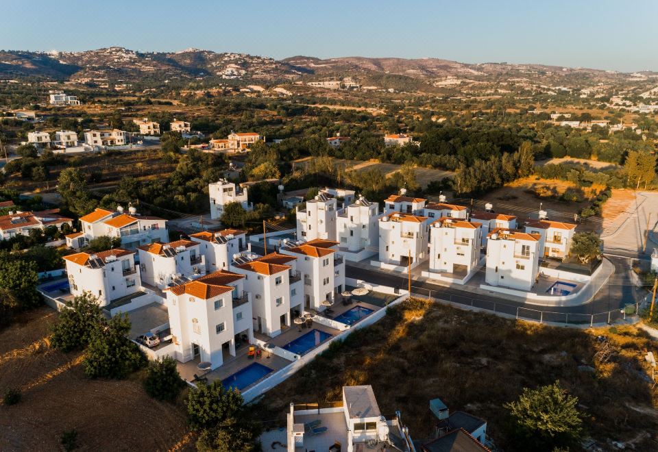Hotel Sanders White Mountains - Vibrant Villa with Pool, Exterior, Hotel Exterior