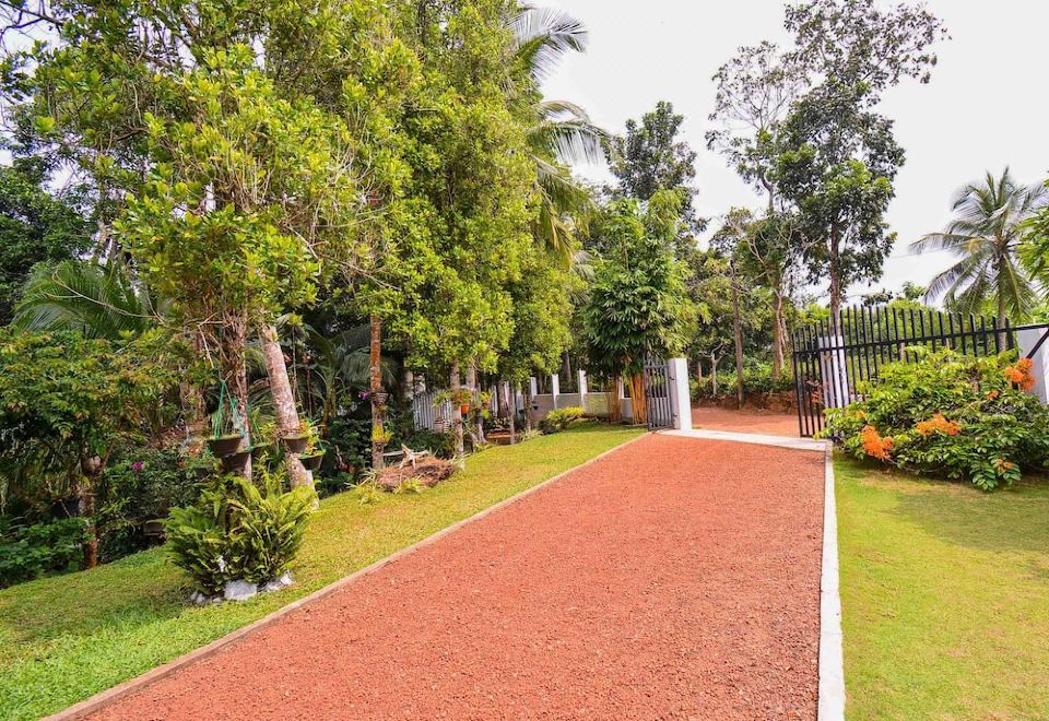 Hotel Velapura River Garden, Exterior, Garden