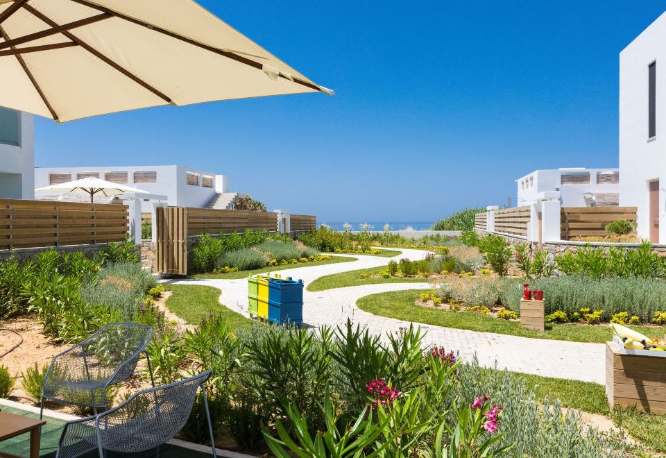 Hotel Thalasses, Exterior, Garden