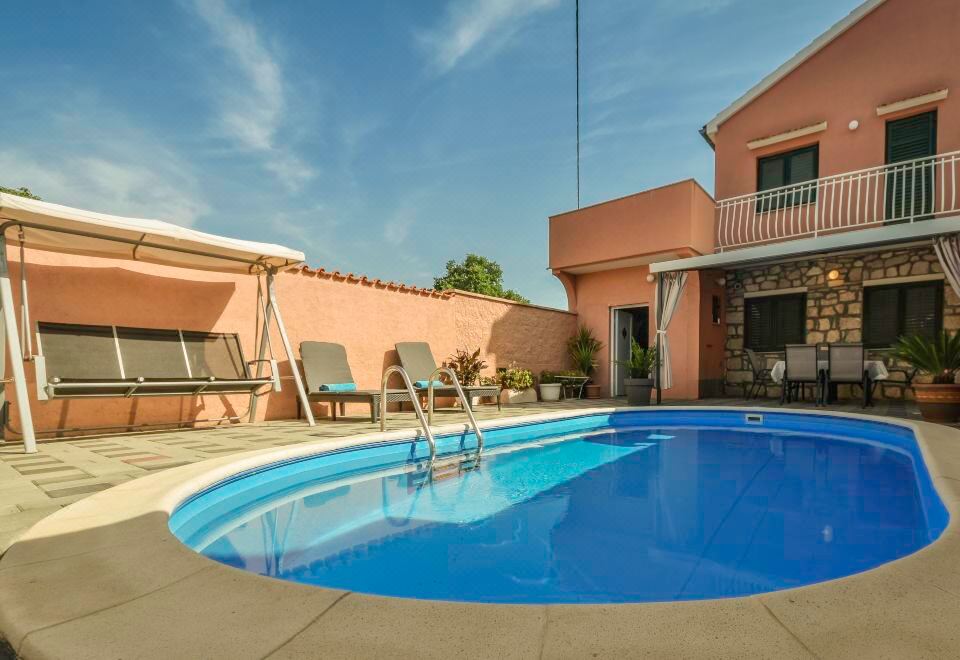 Hotel Mila, Leisure & Recreation, Outdoor Swimming Pool