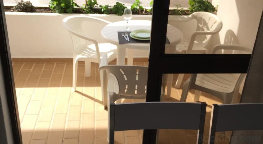Hotel Fully Renovated Studio, Dining, Restaurant
