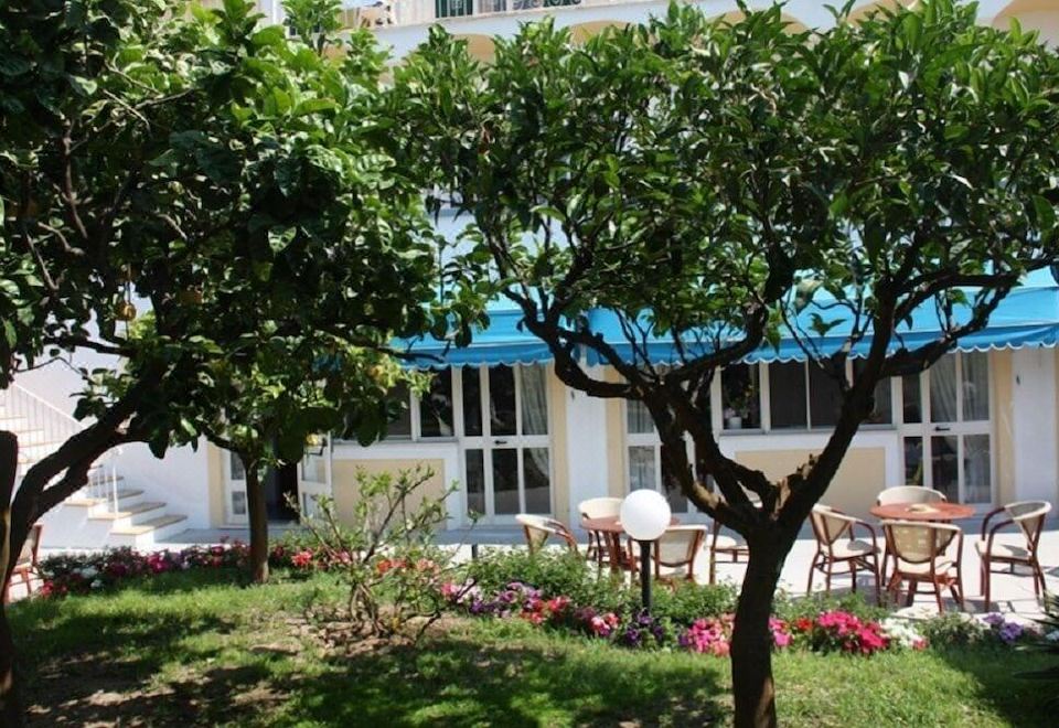 Hotel Villa Tre Sorelle, Exterior, Garden