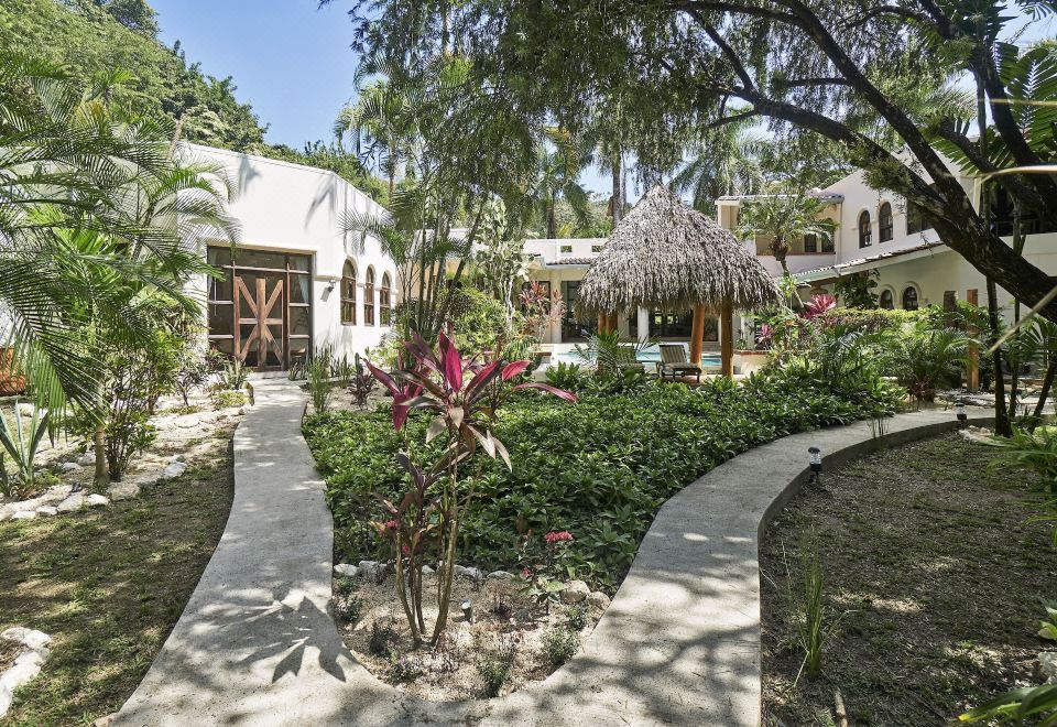 Hotel Paradise Beach Lodge, Exterior, Garden