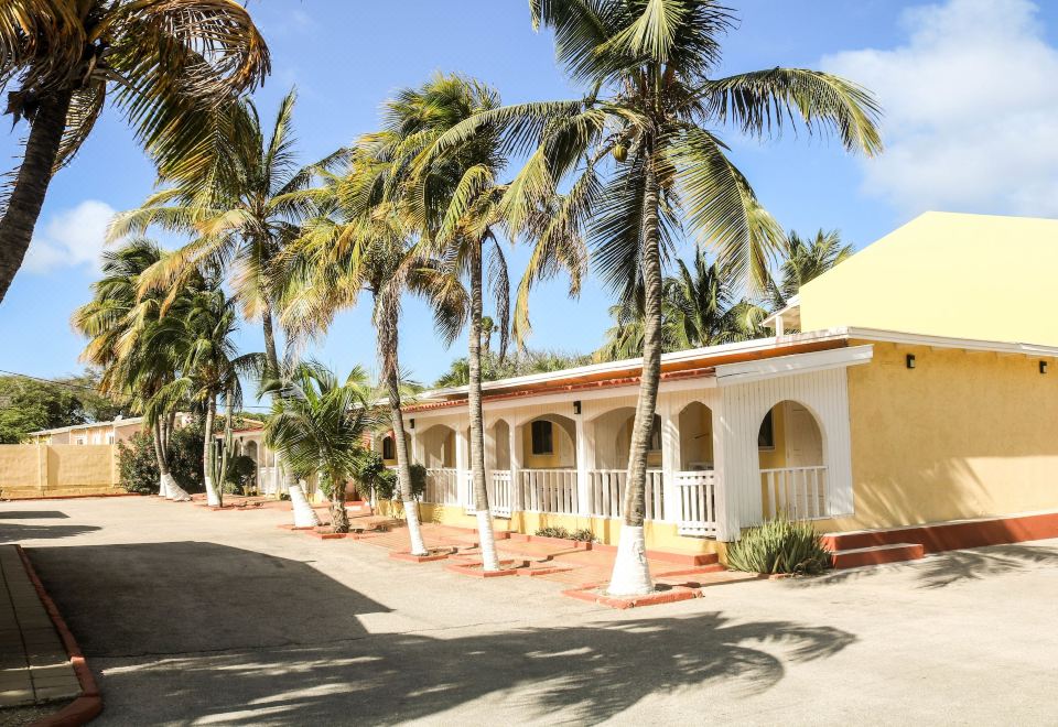 Hotel Coconut Inn, Exterior, Hotel Exterior