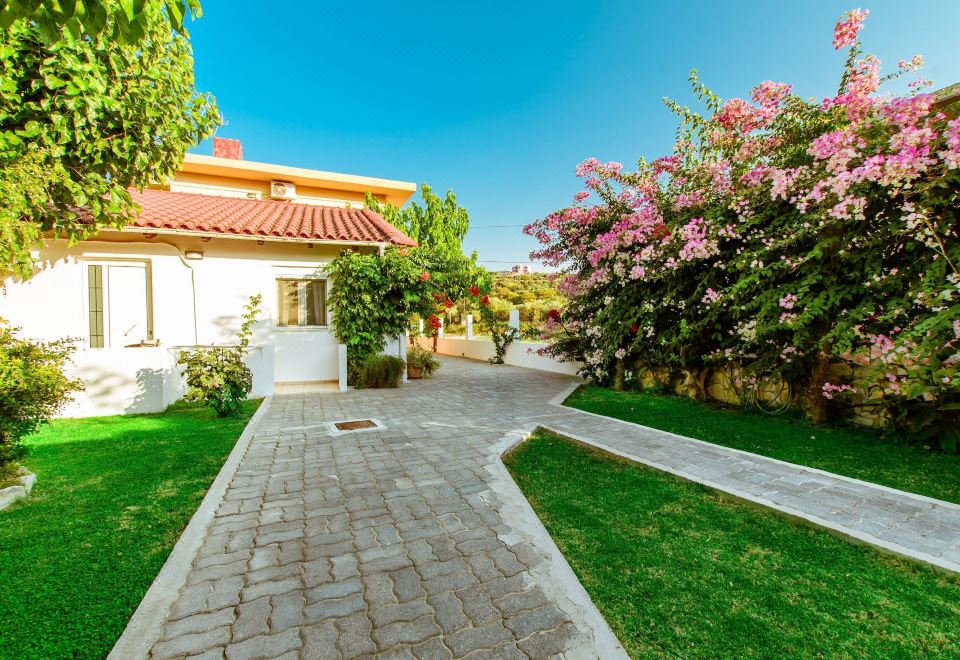 Hotel Koulouris Apartments & Studios, Exterior, Garden