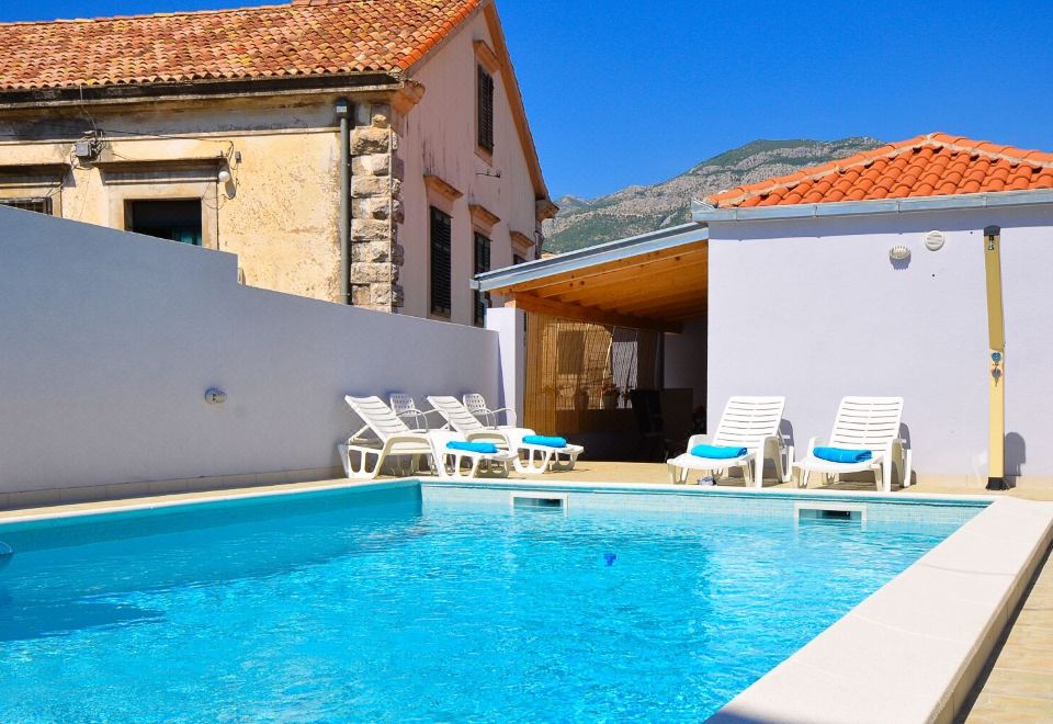 Hotel Holiday Home Belmondo, Leisure & Recreation, Outdoor Swimming Pool
