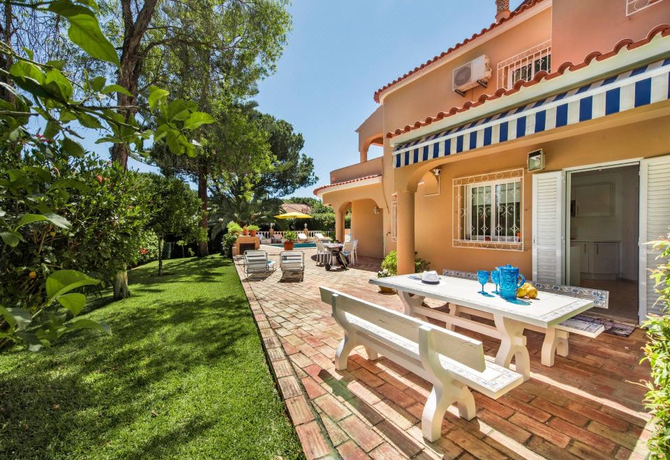 Hotel 4 Bedrooms Private Pool Close to All Amenities, Exterior, Garden
