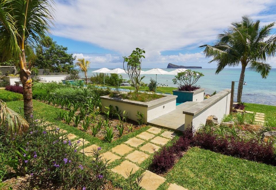 Hotel Myra Seafront Suites with Lov, Exterior, Garden