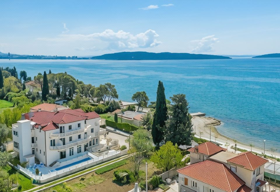 Hotel Riva Kaštela with Swimming Pool, Exterior, Hotel Exterior