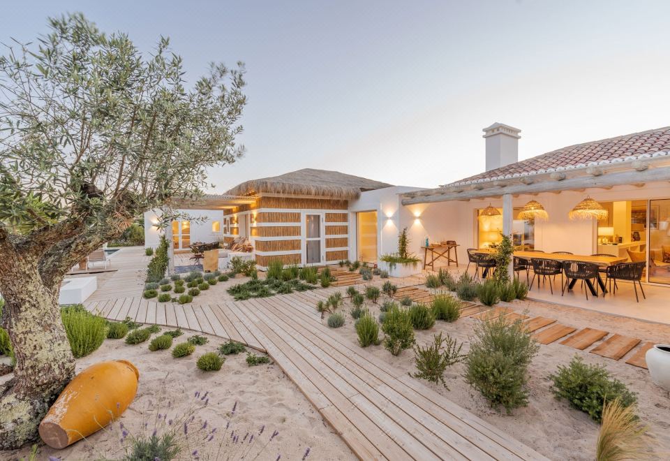 Hotel Wooden Villa by Cadenzalux, Exterior, Garden