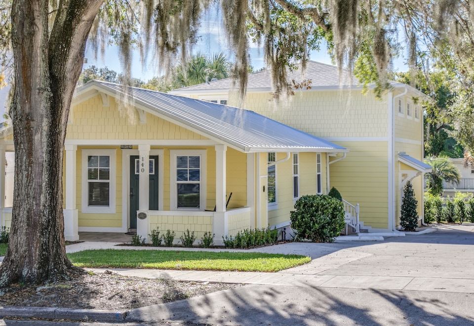 Hotel The Ingram * 3 min walk to Downtown Mt. Dora!!, Exterior, Hotel Exterior