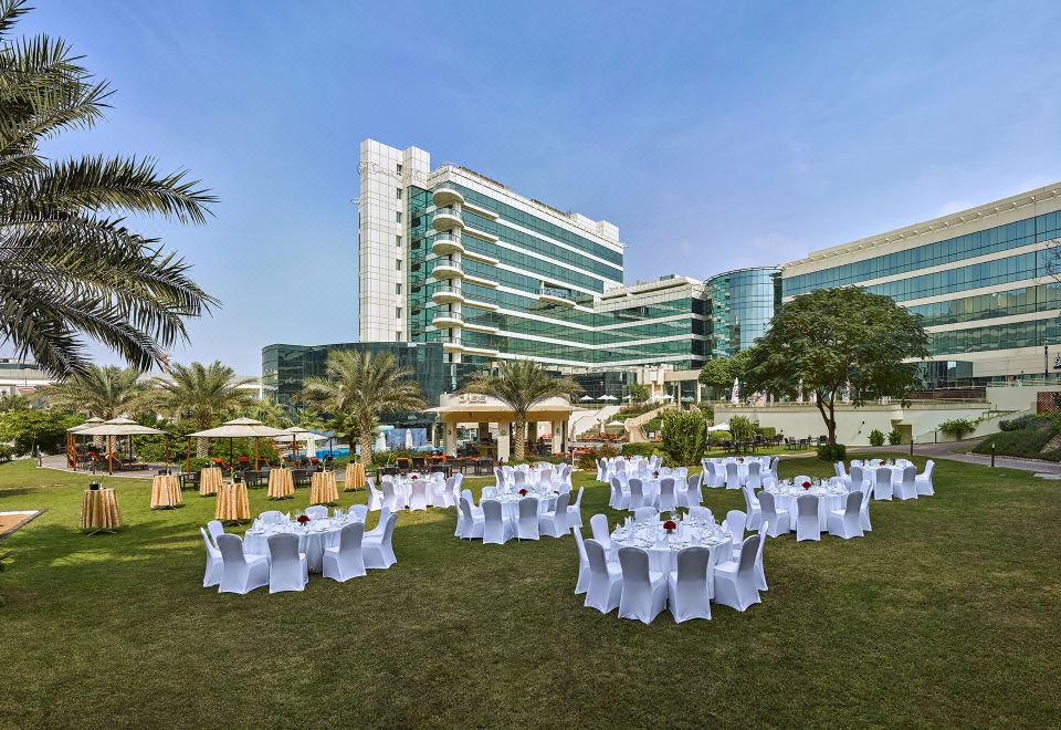 Hotel Millennium Airport Hotel Dubai, Exterior, Garden