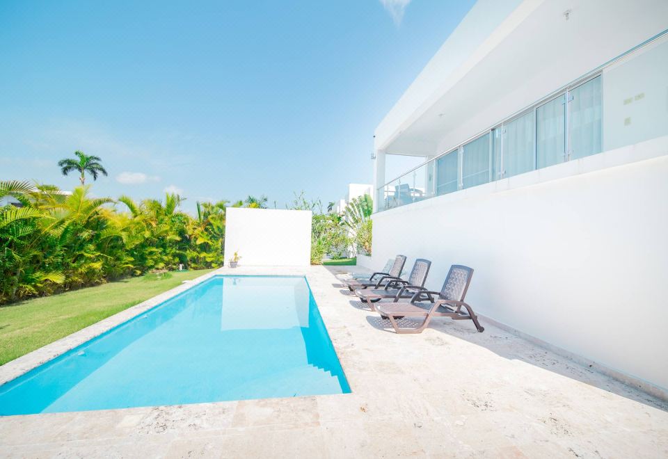 Hotel Amazing 2Br Villa Near Surfing Beaches!, Leisure & Recreation, Outdoor Swimming Pool
