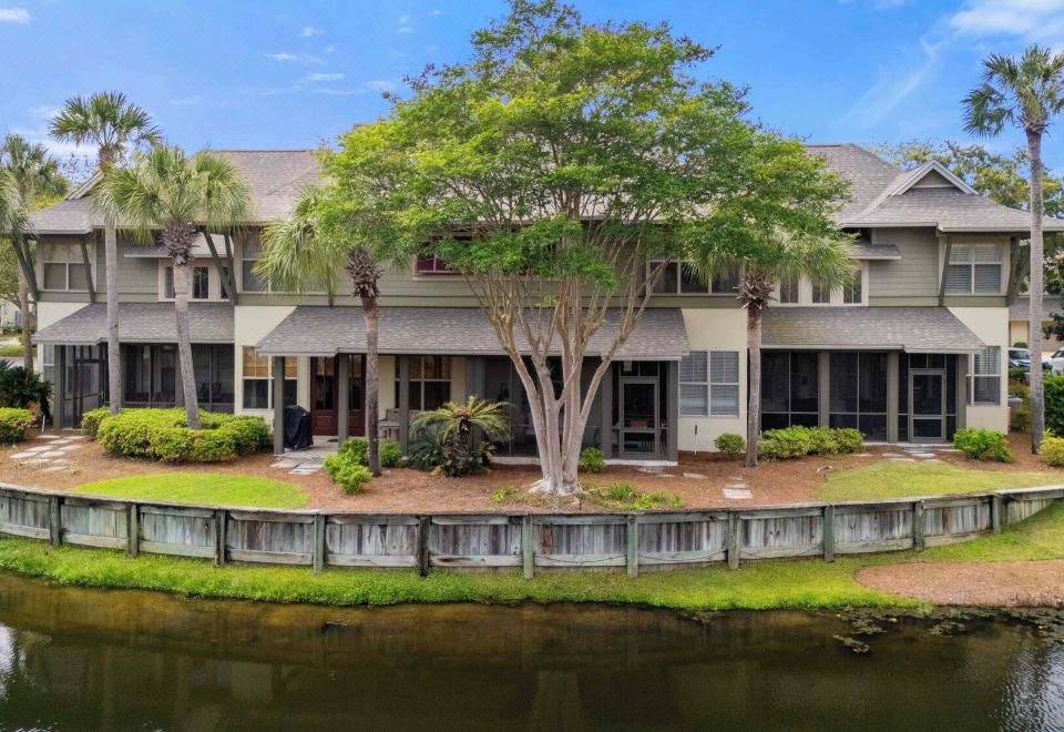 Hotel Serene Pondfront Stay w View Pool Access Walk to Baytowne Wharf, Exterior, Hotel Exterior