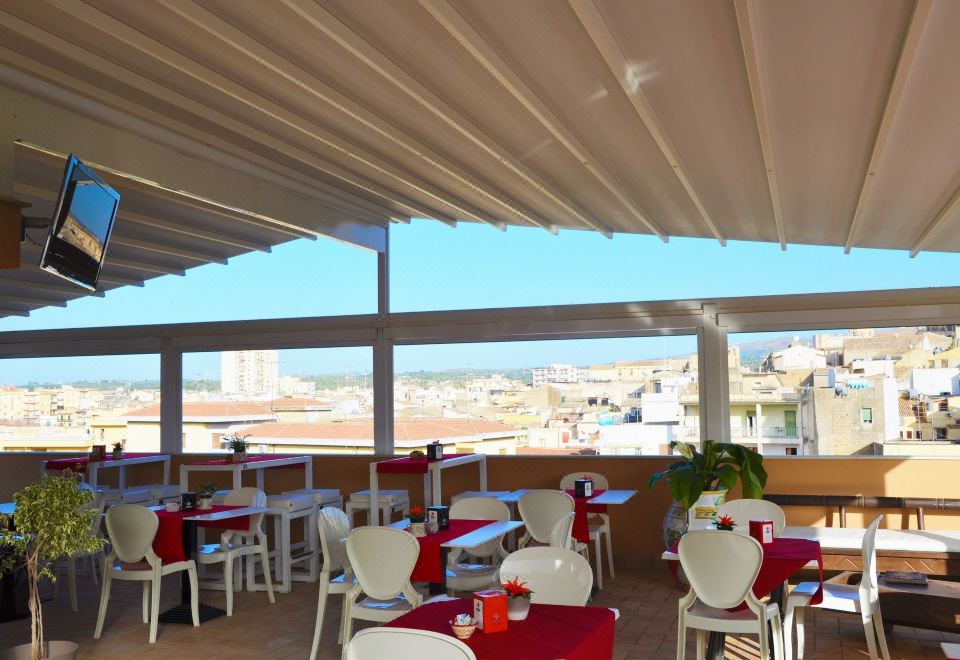 Hotel Flora, Dining, Restaurant