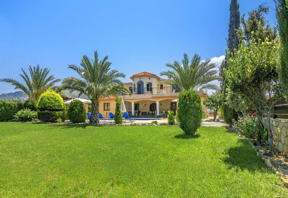 Hotel Marlin Beach Front Luxury Villa - 4 Bedrooms, Exterior, Garden