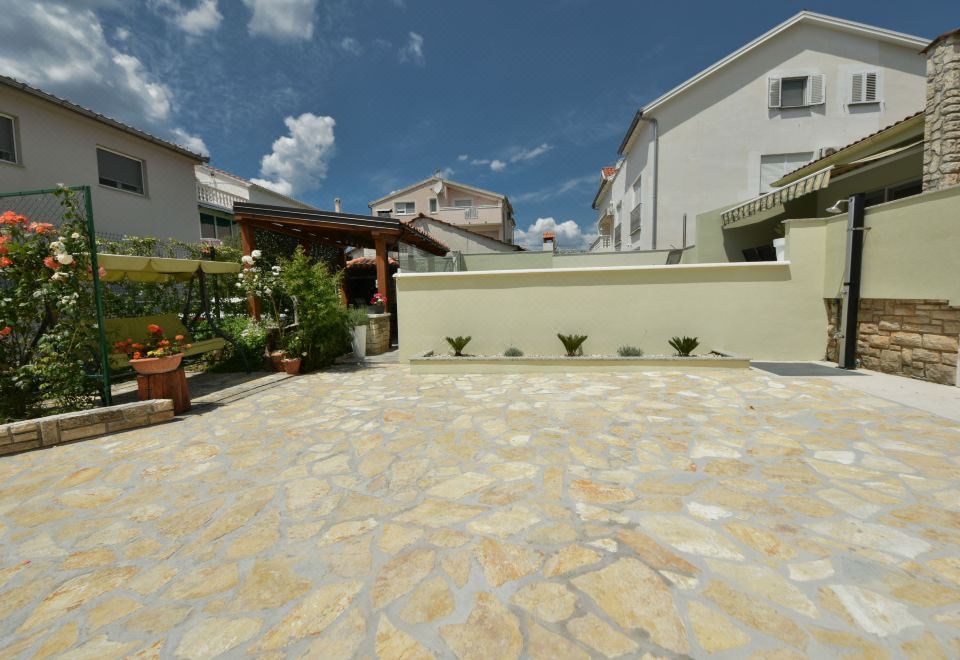 Hotel Goga, Exterior, Garden