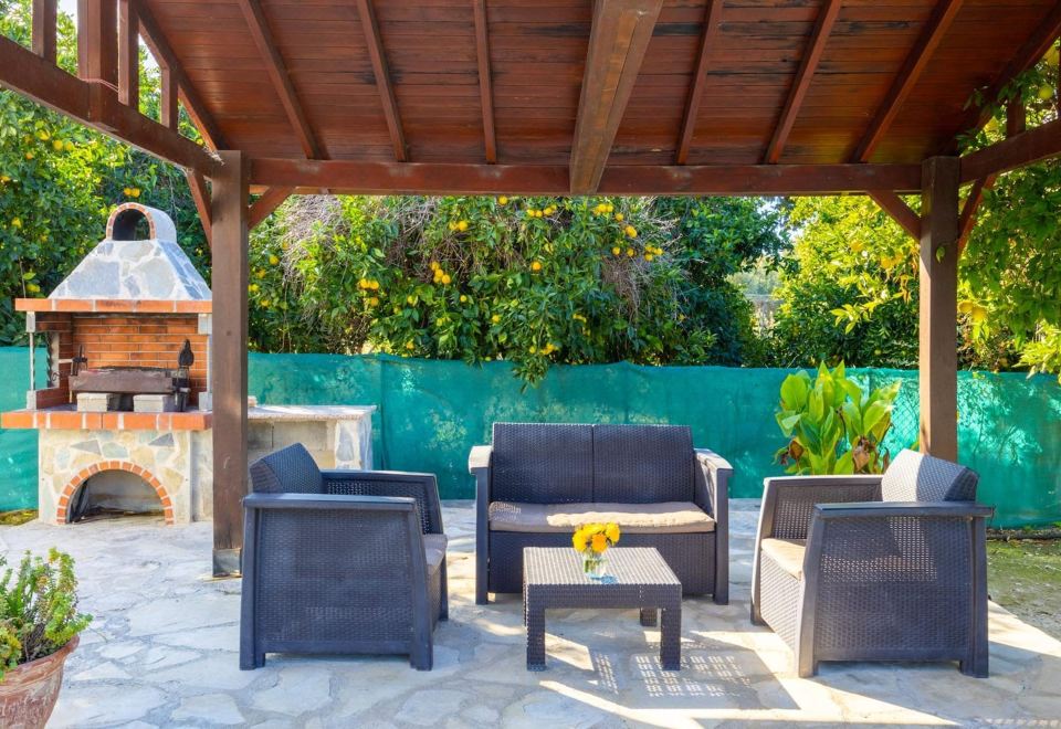 Hotel Sun Beach Villa Tria Large Private Pool Walk to Beach A C Wifi Car Not Required - 2282, Exterior, Garden