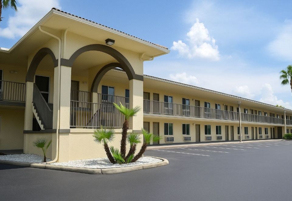 Hotel Serena Inn, Exterior, Hotel Exterior