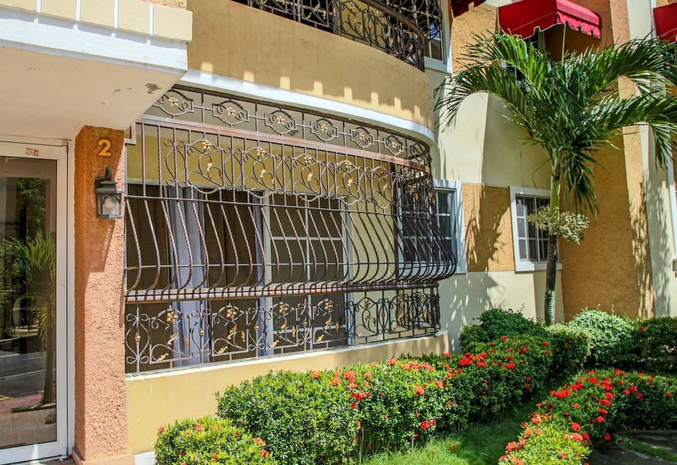 Hotel 1DR Charming 3-Bedroom Retreat Santo Domingo, Public Areas, Public Areas