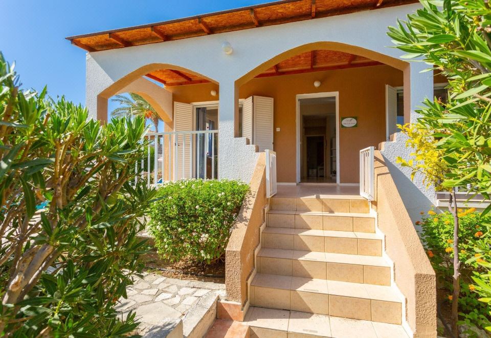 Hotel Villa Lela Pente Large Private Pool Walk to Beach A C Wifi Car Not Required Eco-Friendly - 2167, Exterior, Hotel Exterior