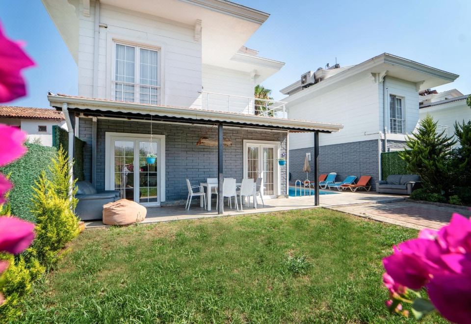 Hotel Villa w Private Pool Garden 5 Min to Beach, Exterior, Garden