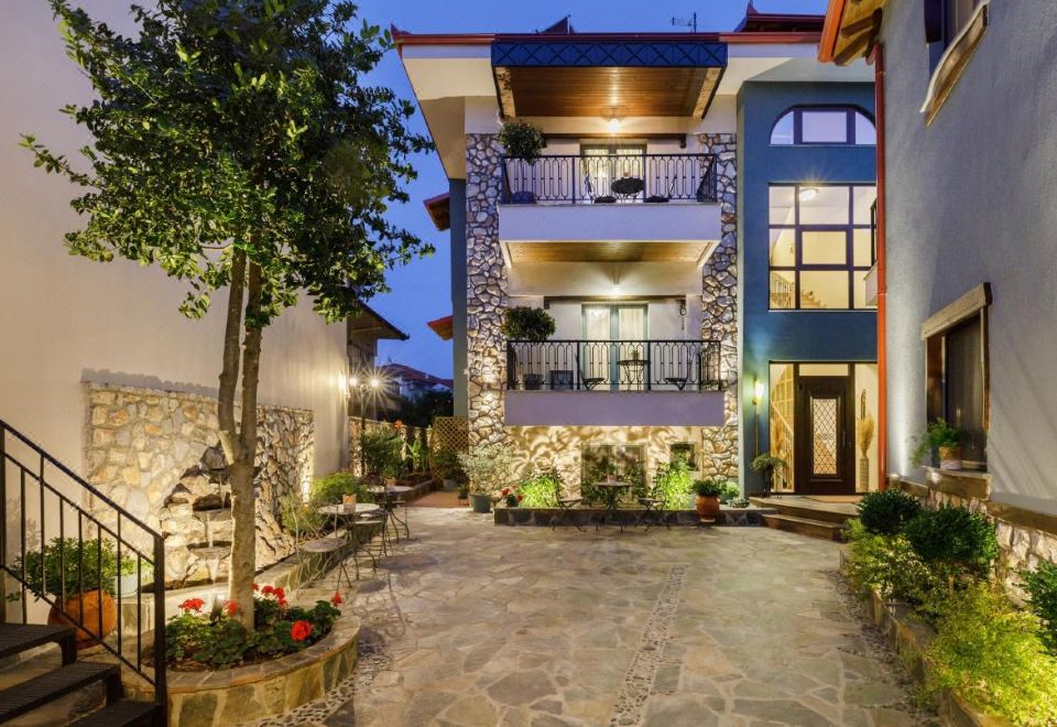 Hotel Meydani Suites, Exterior, Garden