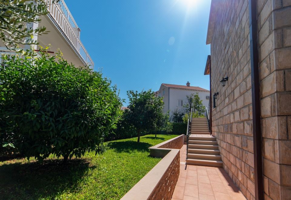 Hotel Apartments Sutalo, Exterior, Garden