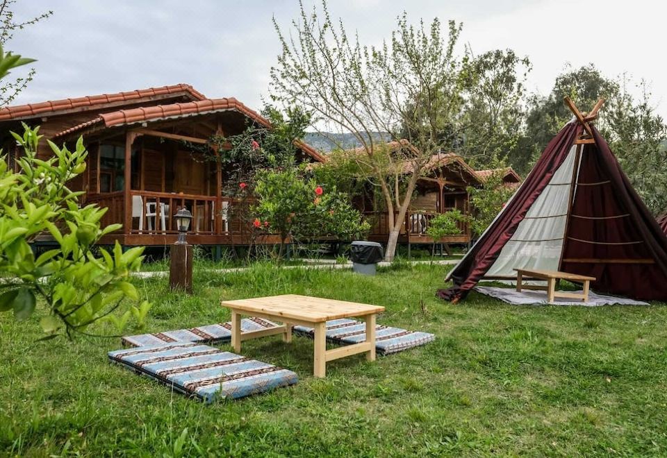 Hotel Fire Pansiyon, Exterior, Garden