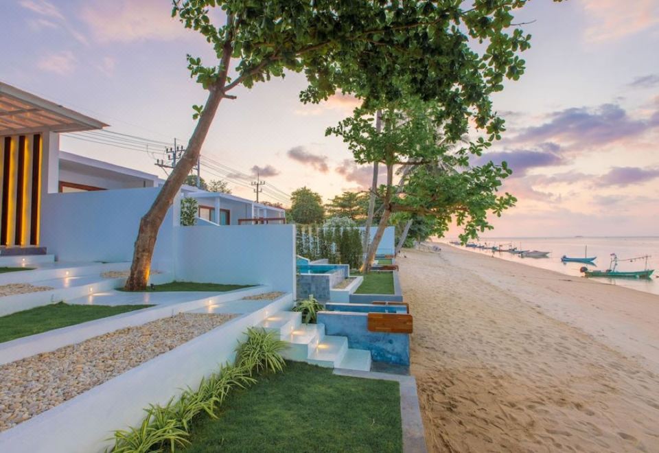 Hotel White Whale Beachfront Pool Villa, Exterior, Garden