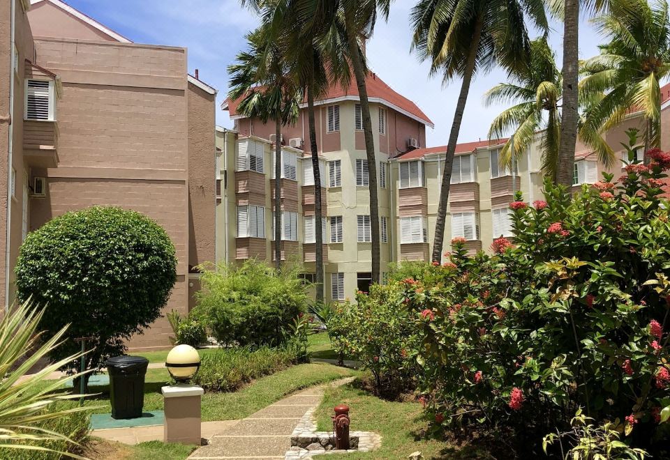 Hotel Fisherman's Point Resort, Exterior, Garden
