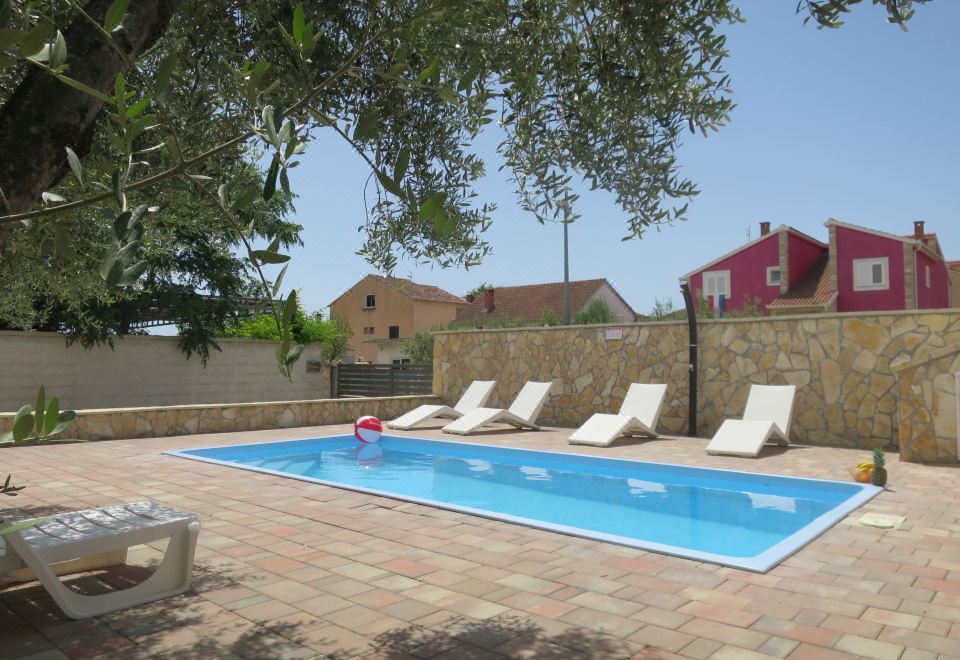 Hotel Tina, Leisure & Recreation, Outdoor Swimming Pool