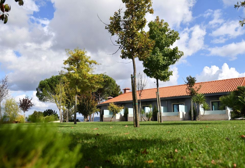 Hotel Casa Das Carpas, Exterior, Garden