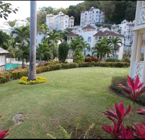 Hotel #D1 Castle Studio Wifi King Bed Ocho Rios Jamaica, Exterior, Garden