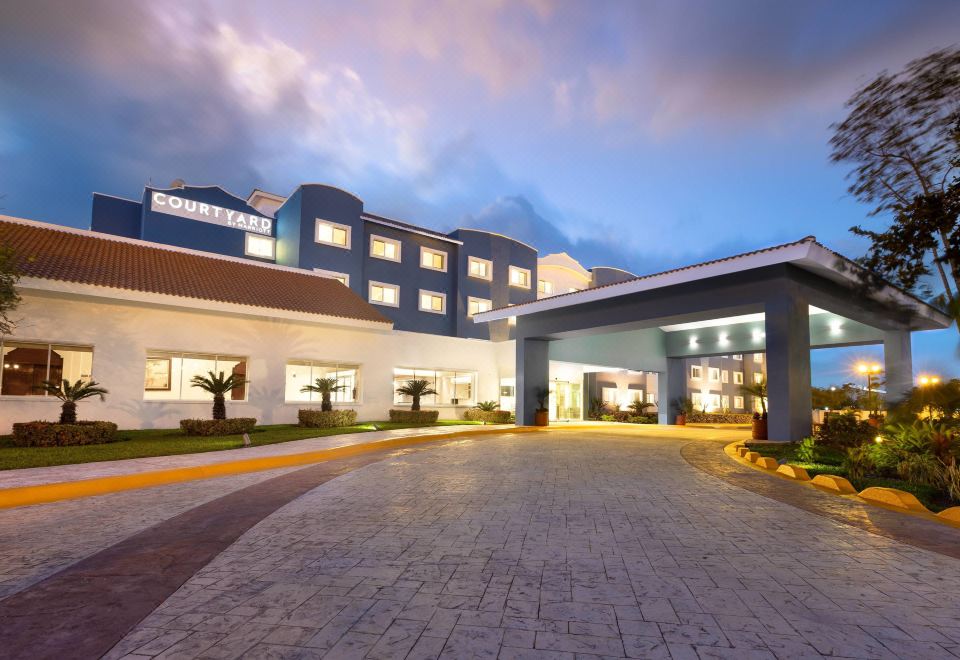 Hotel Courtyard Cancun Airport, Exterior, Hotel Exterior