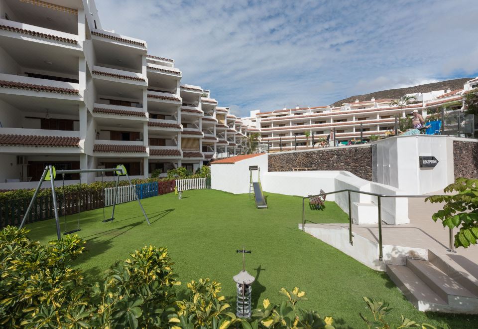 Hotel Paloma Beach Apartments, Exterior, Garden