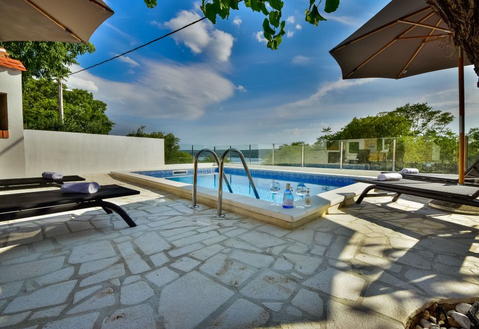 Hotel Ivan, Leisure & Recreation, Outdoor Swimming Pool
