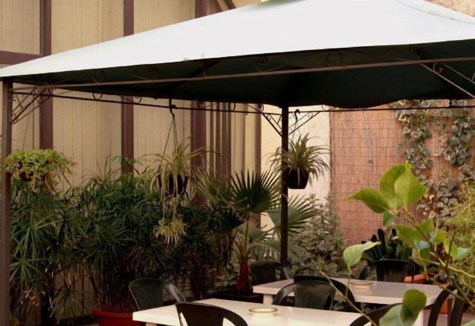 Hotel Centrale, Exterior, Garden