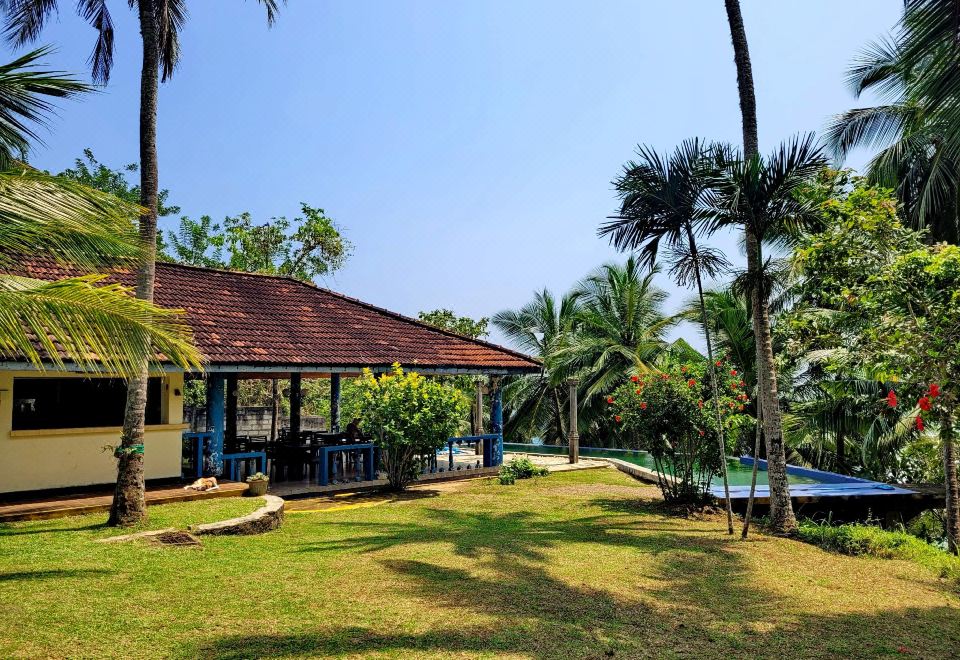 Hotel Rocky Point Beach Bungalows, Exterior, Garden