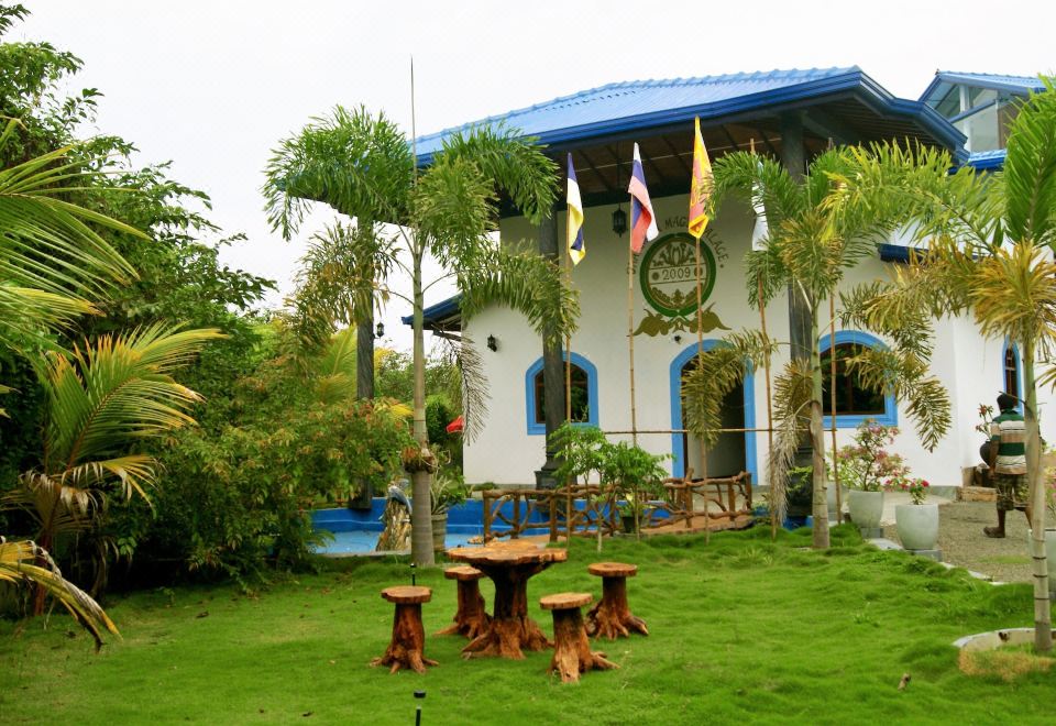 Hotel Dhammika Magic Palace, Exterior, Garden