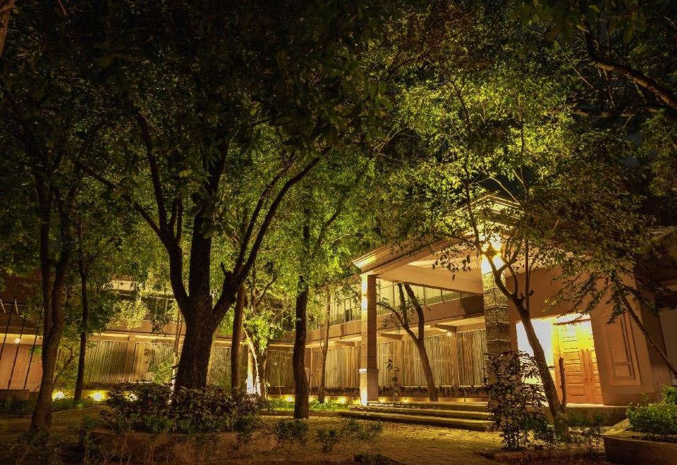 Hotel Lavendish Country Resort, Exterior, Garden