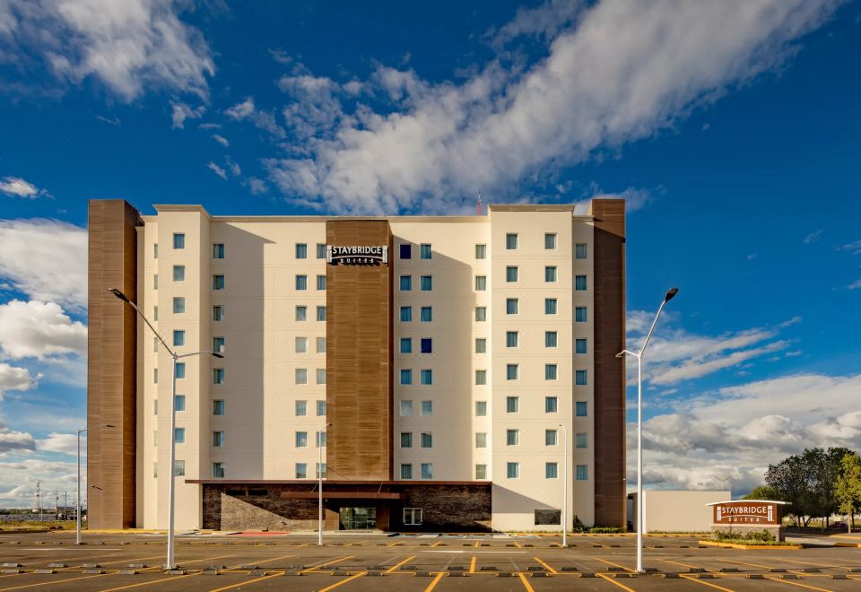 Hotel Staybridge Suites Irapuato, Exterior, Hotel Exterior