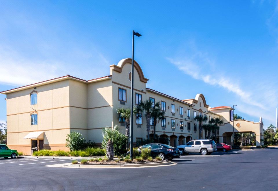 Hotel Comfort Suites, Exterior, Hotel Exterior