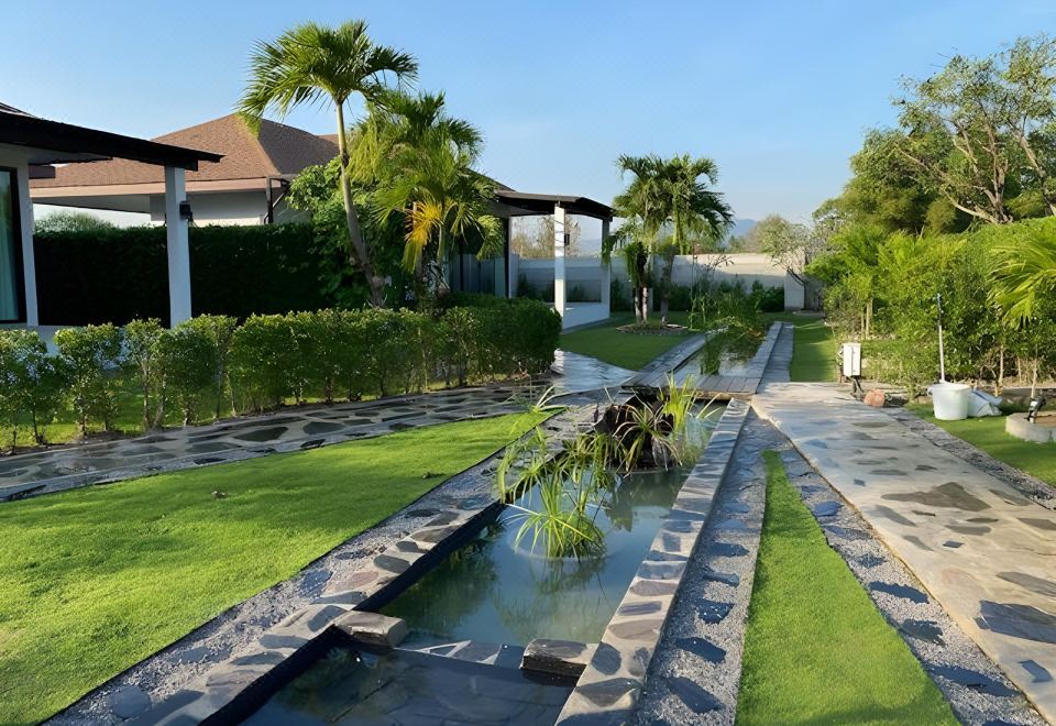 Hotel Siri Thai Lodges, Exterior, Garden