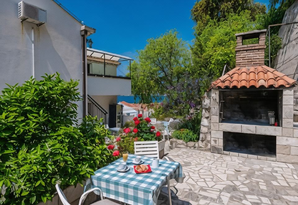 Hotel Villa Doris, Exterior, Garden
