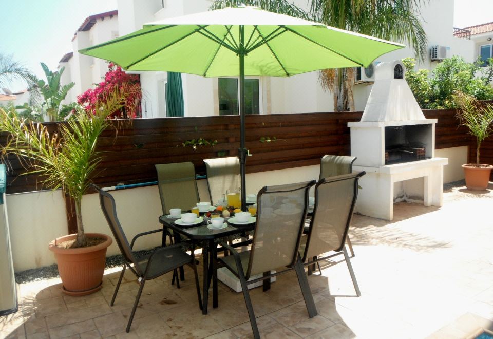 Hotel Luxury Villa - Private Pool and Wifi. Perfect Location for a Holiday!, Exterior, Garden