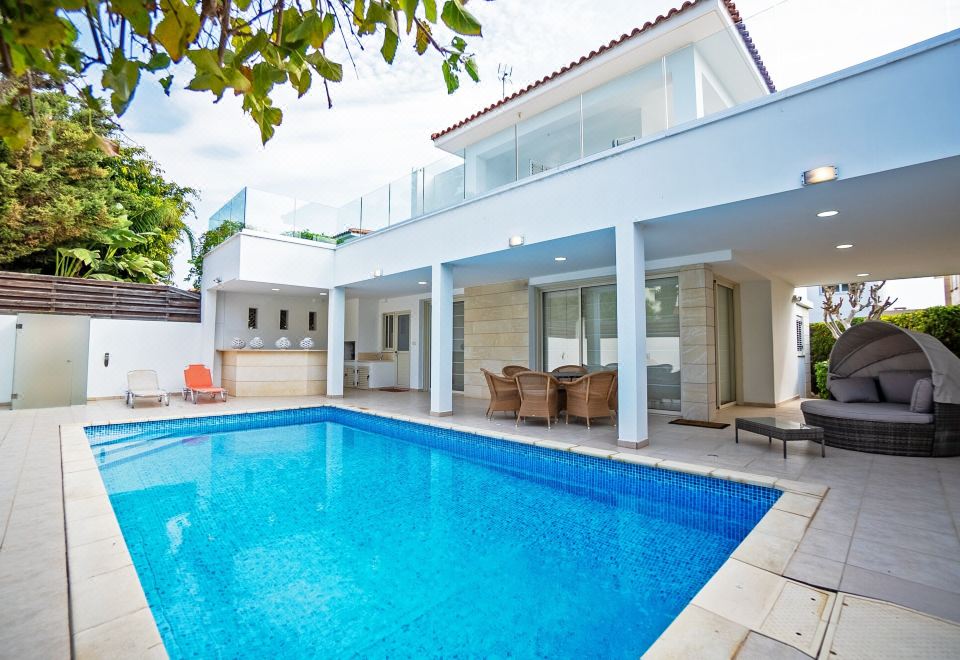 Hotel Beachfront 3 BDR Villa With Pool, Leisure & Recreation, Outdoor Swimming Pool