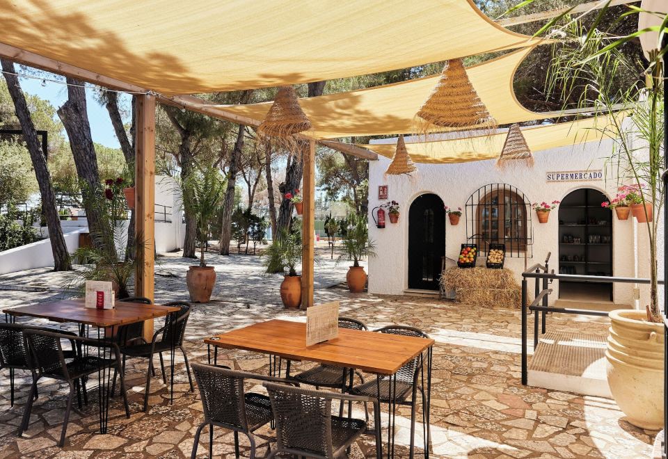 Hotel Taiga Conil, Exterior, Garden